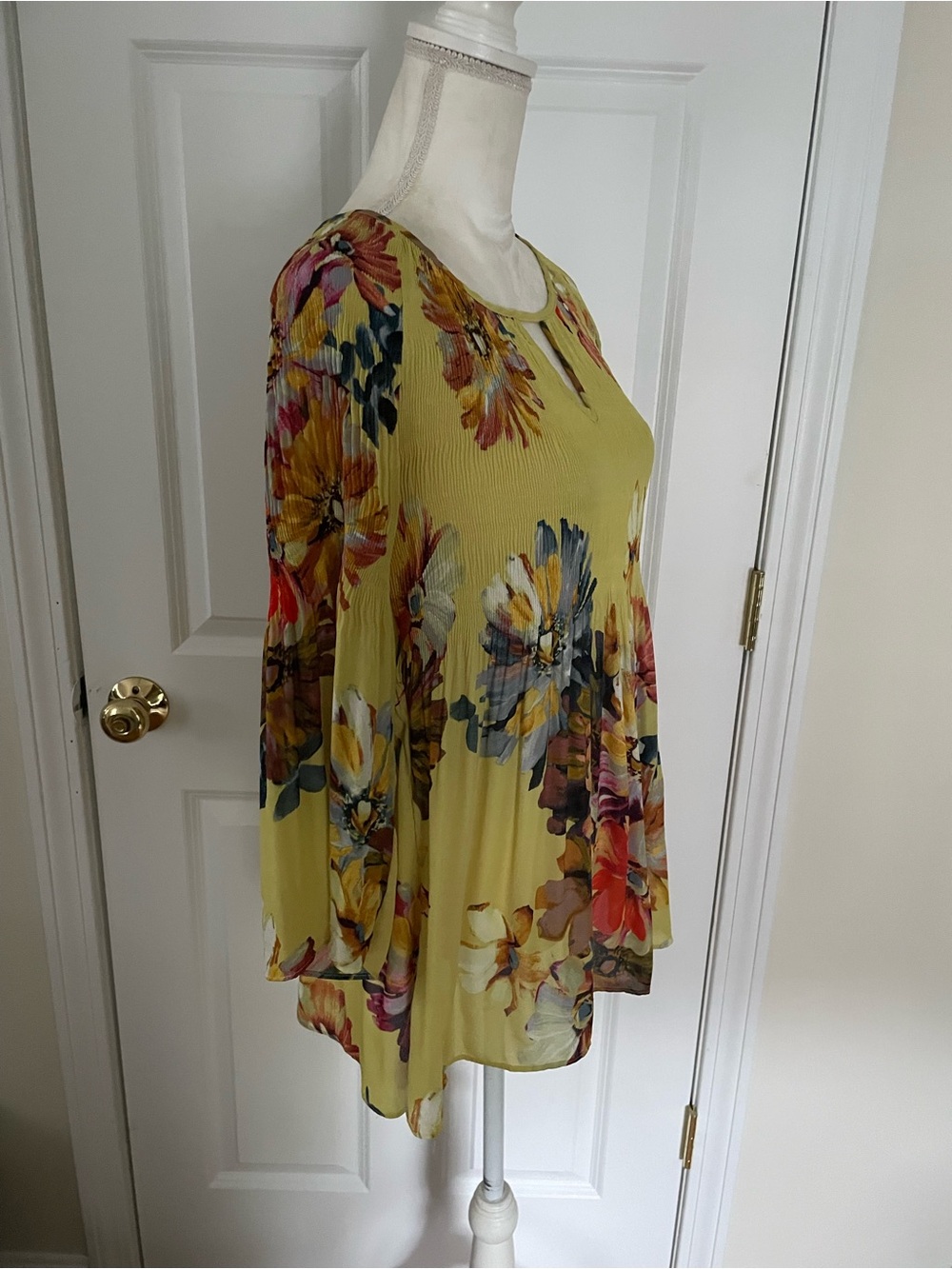 Spense Chartreuse Floral Split-Neck Tunic - Picture 5 of 13